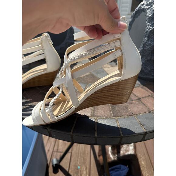 Liz Claiborne Women's Size 8 White Wedges - Picture 9 of 9